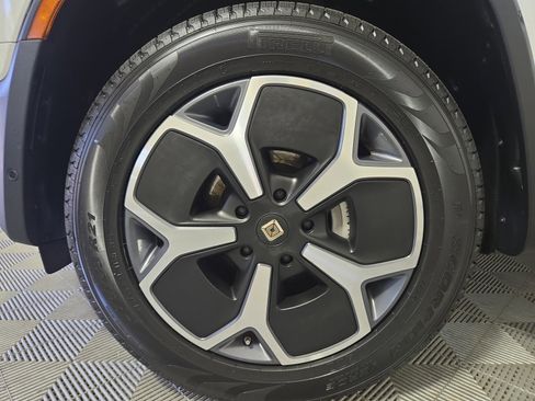 Used 2024 Rivian R1S Adventure AWD/4WD image 9