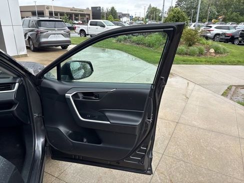 Used 2020 Toyota RAV4 LE w/ All Weather Liner Package AWD/4WD image 31