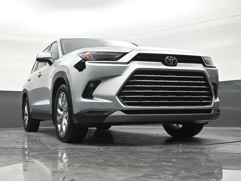 Used 2024 Toyota Grand Highlander FWD image 25