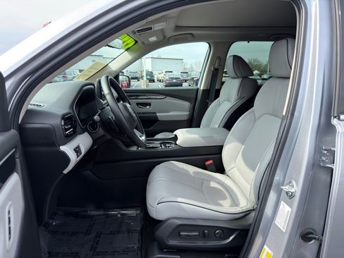 Used 2025 Honda Pilot Elite image 12