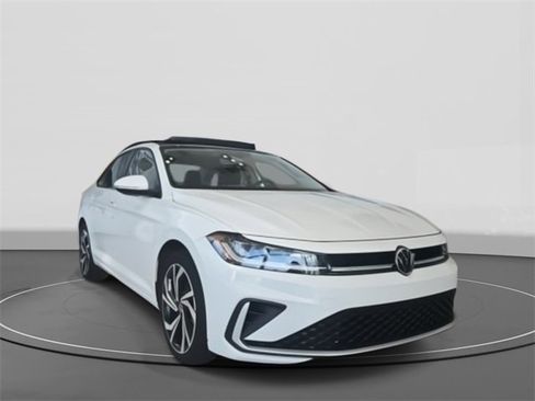 Used 2025 Volkswagen Jetta SEL image 1