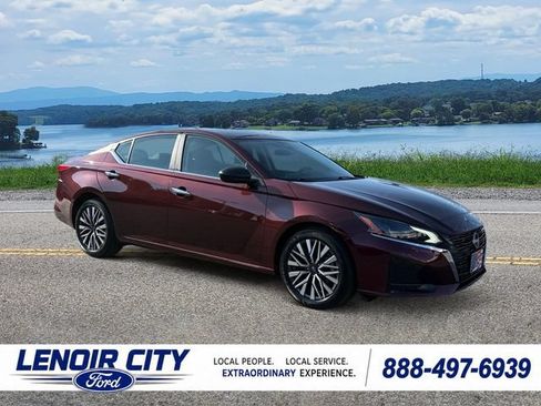 Used 2025 Nissan Altima 2.5 SV FWD image 1