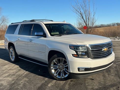 Used 2019 Chevrolet Suburban Premier image 6