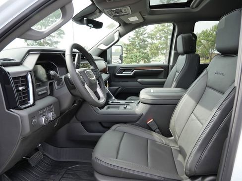 New 2026 GMC Sierra 3500 Denali w/ Denali Reserve Package image 4