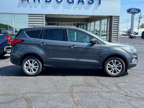 Used 2019 Ford Escape SE FWD image 3