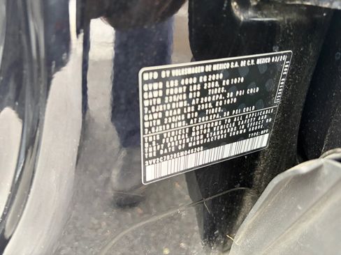 Used 2025 Volkswagen Taos SE image 35