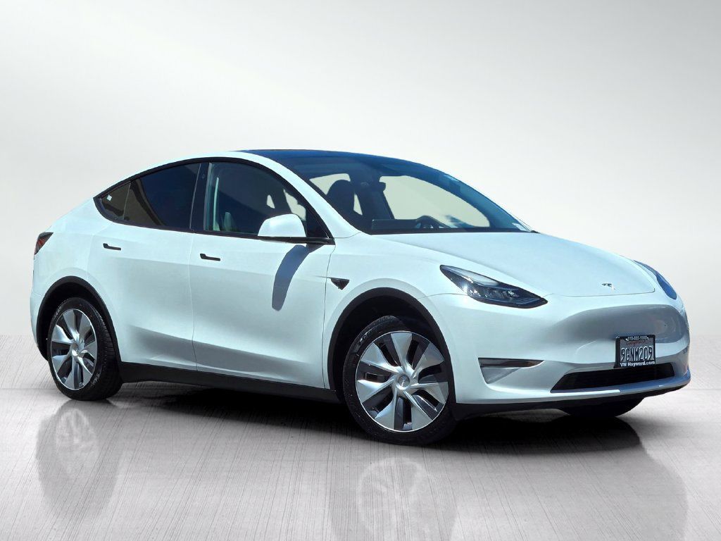 Used 2023 Tesla Model Y Long Range AWD/4WD image 2