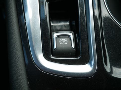 Used 2023 Chevrolet Equinox Premier AWD/4WD image 32