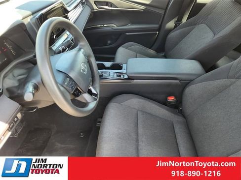 Used 2025 Toyota Camry LE image 13