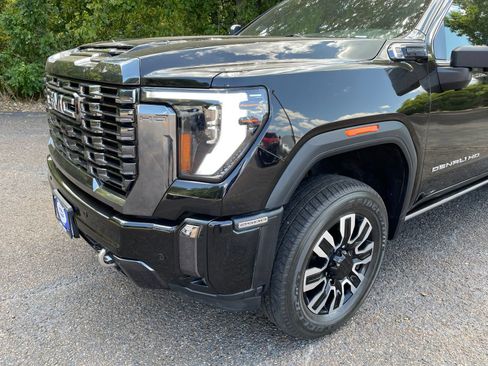 Used 2024 GMC Sierra 2500 Denali Ultimate w/ Max Trailering Package AWD/4WD image 11