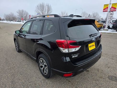 Used 2020 Subaru Forester Premium image 11