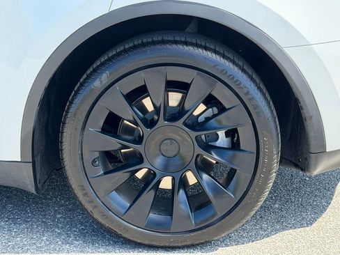 Used 2023 Tesla Model Y Long Range image 15