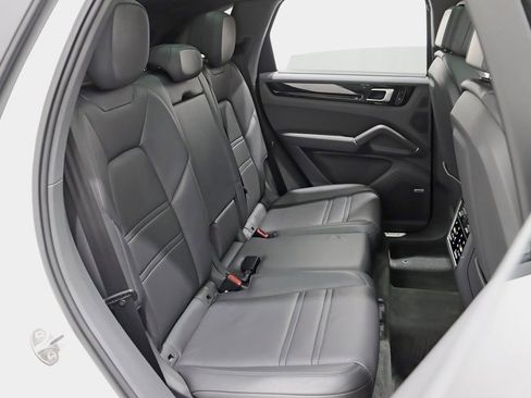 Used 2019 Porsche Cayenne image 26