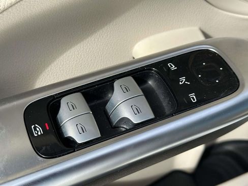 Used 2023 Mercedes-Benz C 300 4MATIC Sedan image 18