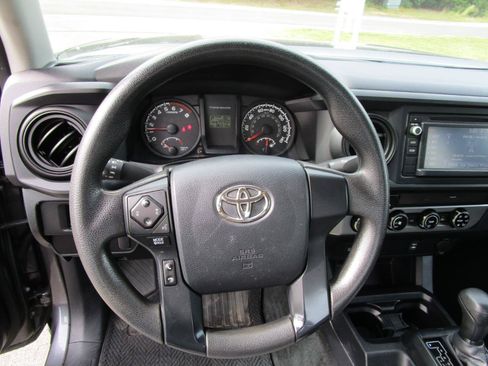 Used 2016 Toyota Tacoma SR AWD/4WD image 11