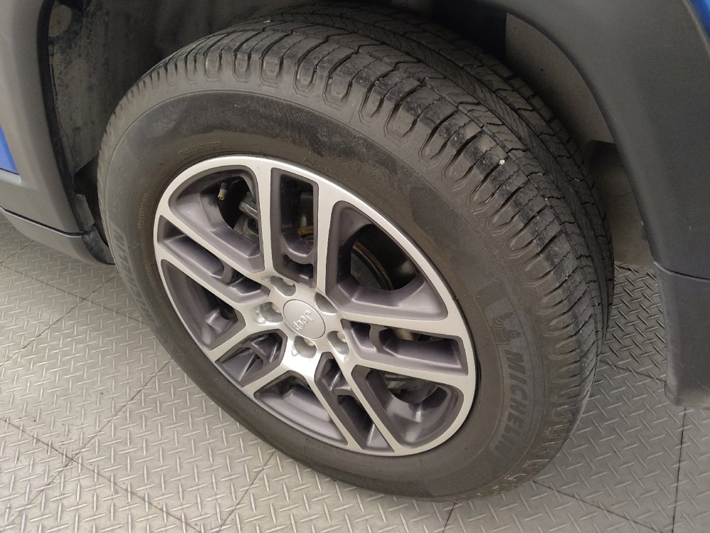 Used 2019 Jeep Compass Latitude FWD image 31