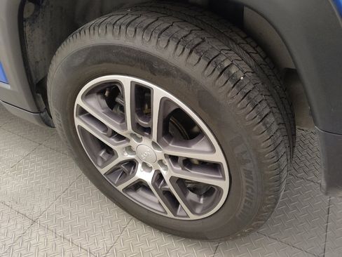 Used 2019 Jeep Compass Latitude FWD image 31