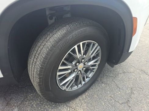 Used 2025 Chevrolet Traverse LT image 51