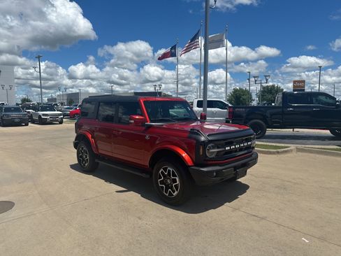 Used 2024 Ford Bronco Outer Banks AWD/4WD image 8
