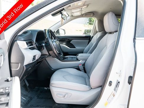 Used 2023 Toyota Highlander LE AWD/4WD image 24
