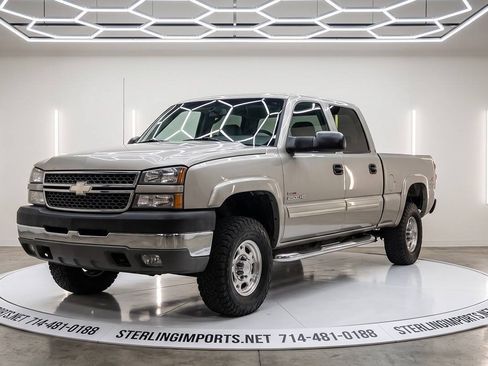 Used 2005 Chevrolet Silverado 2500 LS w/ Heavy-Duty Power Package AWD/4WD image 1