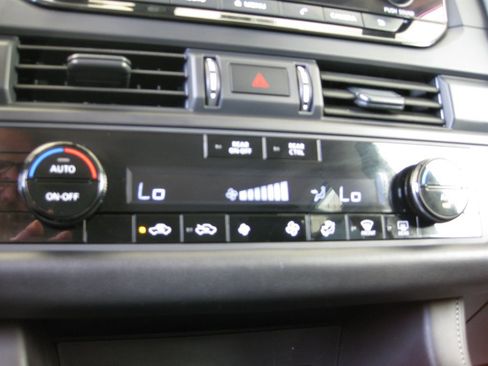 Used 2025 Nissan Pathfinder S FWD image 18