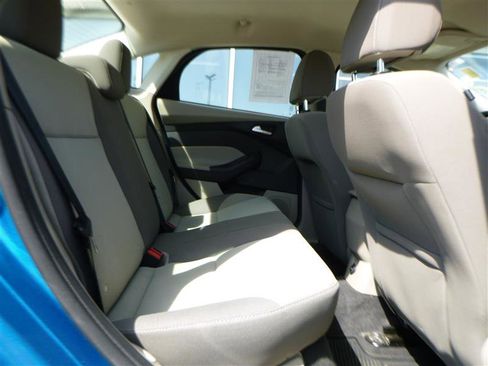 Used 2013 Ford Focus SE w/ SE Winter Pkg FWD image 7