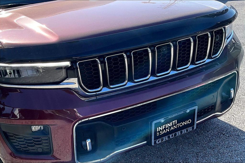 Used 2023 Jeep Grand Cherokee Overland w/ Adv Protech Group III AWD/4WD image 37