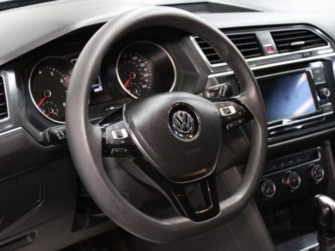 Used 2018 Volkswagen Tiguan S image 11