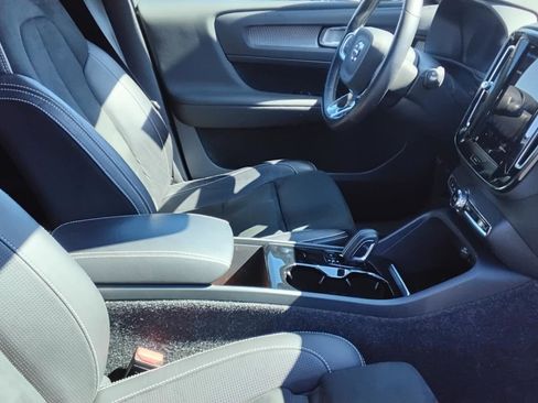 Used 2021 Volvo XC40 P8 Recharge w/ Advanced Package image 27