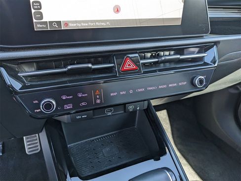 Certified 2023 Kia Niro EX Touring image 26