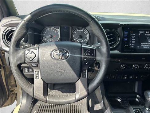 Used 2018 Toyota Tacoma TRD Off-Road w/ Technology Package RWD image 17