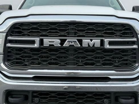 Used 2019 RAM 2500 Tradesman w/ Safety Group image 5