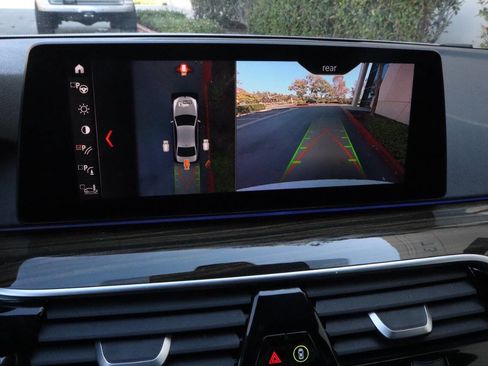 Used 2019 BMW 530e w/ Premium Package image 5