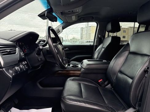 Used 2019 Chevrolet Suburban LT w/ Luxury Package AWD/4WD image 22