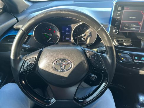 Used 2019 Toyota C-HR XLE image 15
