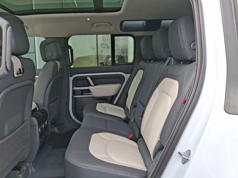 Used 2023 Land Rover Defender 110 X-Dynamic SE image 10