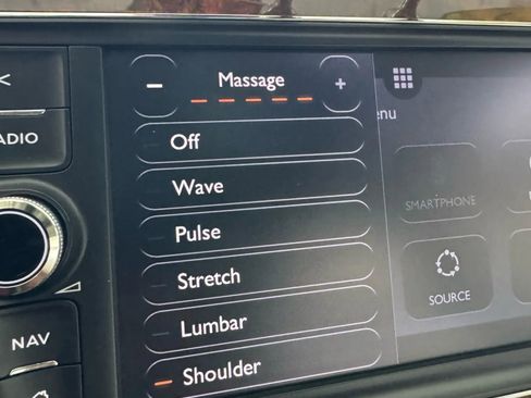 Used 2017 Bentley Bentayga image 53