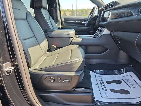 Used 2023 GMC Yukon XL Denali w/ Denali Reserve Package image 13