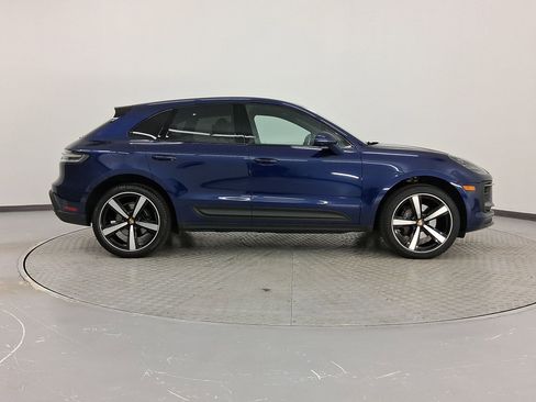 Used 2023 Porsche Macan image 8