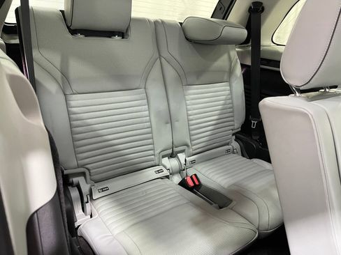 Used 2018 Land Rover Discovery HSE Luxury image 32