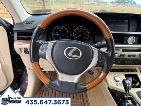 Used 2013 Lexus ES 300h w/ Luxury Pkg FWD image 18