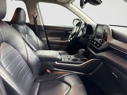 Used 2021 Toyota Highlander XLE AWD/4WD image 15
