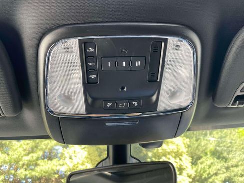 Used 2021 Jeep Grand Cherokee Limited AWD/4WD image 32