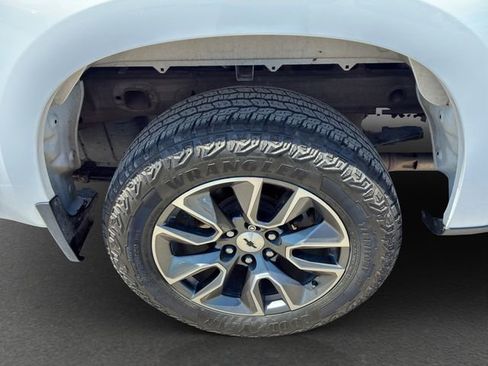 Used 2022 Chevrolet Silverado 1500 RST w/ Z71 Off-Road Package AWD/4WD image 11