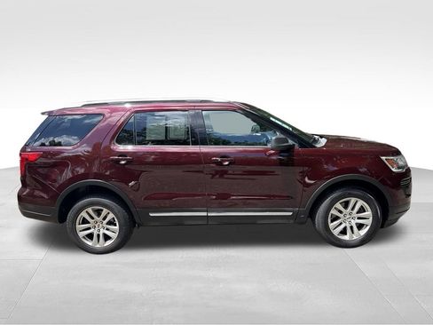 Used 2018 Ford Explorer XLT AWD/4WD image 5