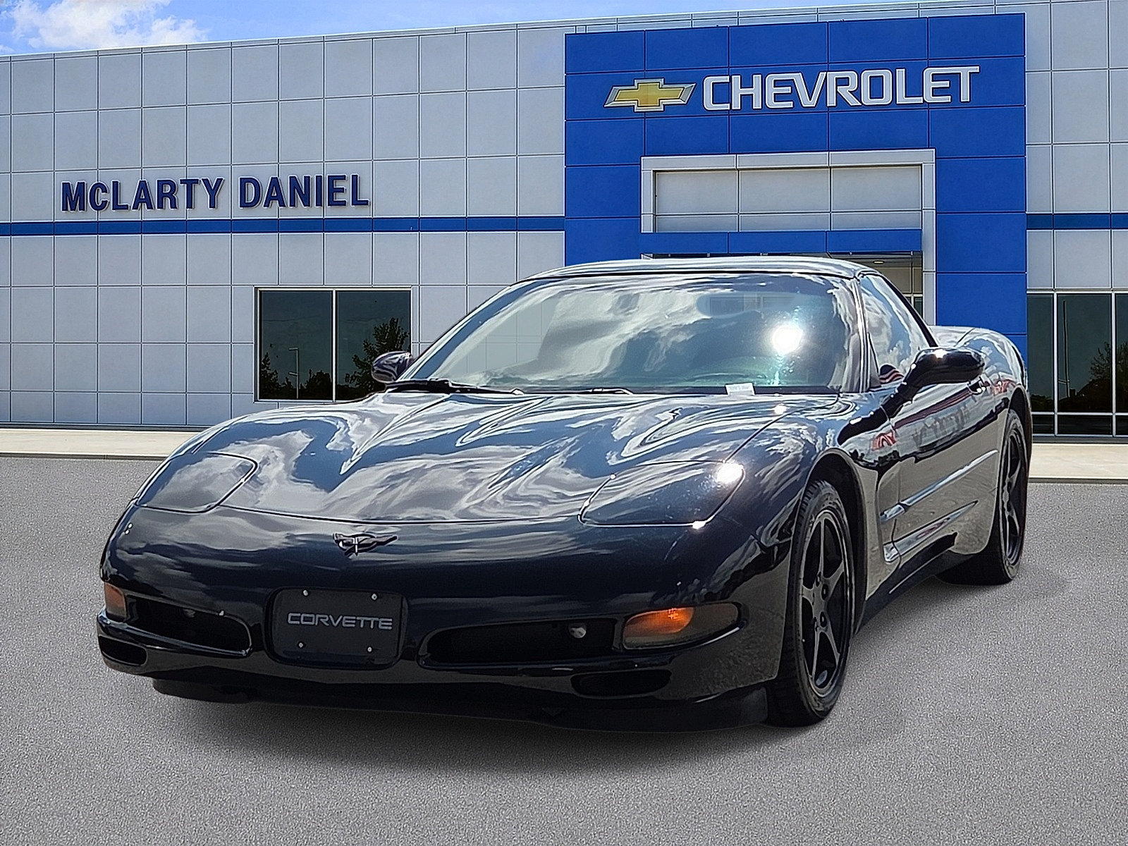 Used 2002 Chevrolet Corvette Coupe w/ Preferred Equipment Group2 RWD image 2