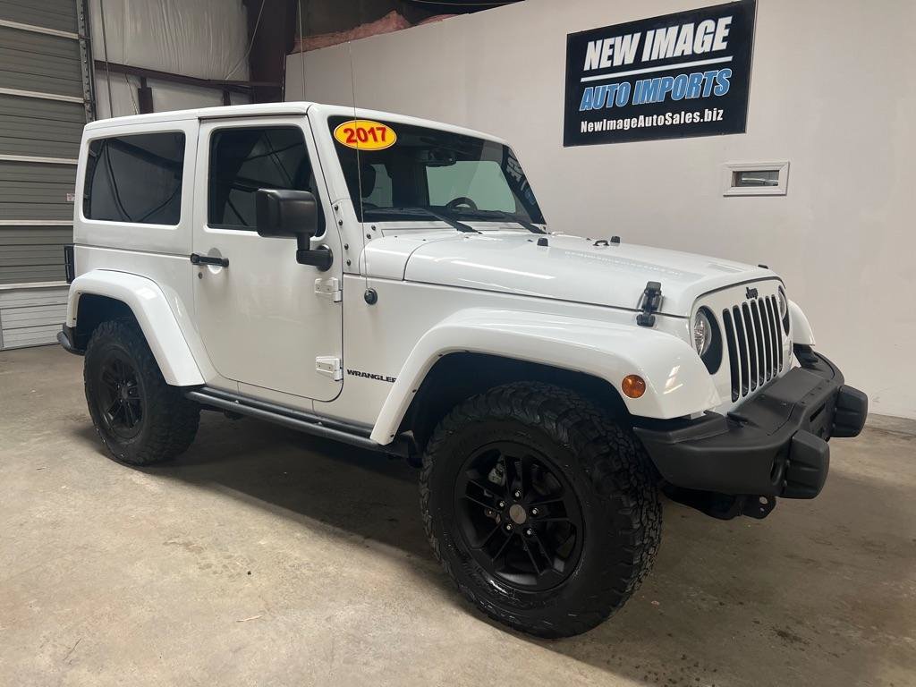 Used 2017 Jeep Wrangler Sahara AWD/4WD image 6
