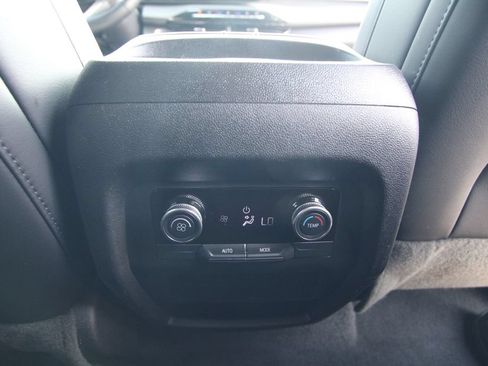 Used 2025 Buick Enclave Preferred AWD/4WD image 34
