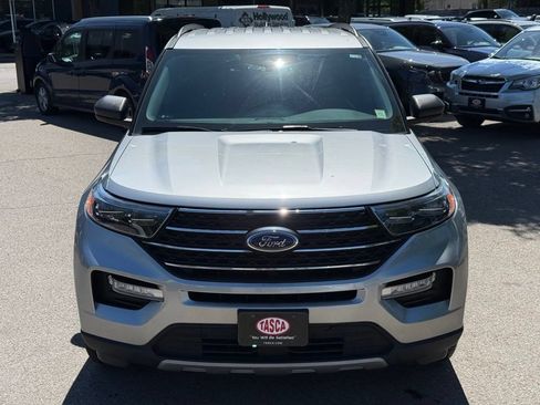 Used 2022 Ford Explorer XLT w/ Equipment Group 202A AWD/4WD image 2